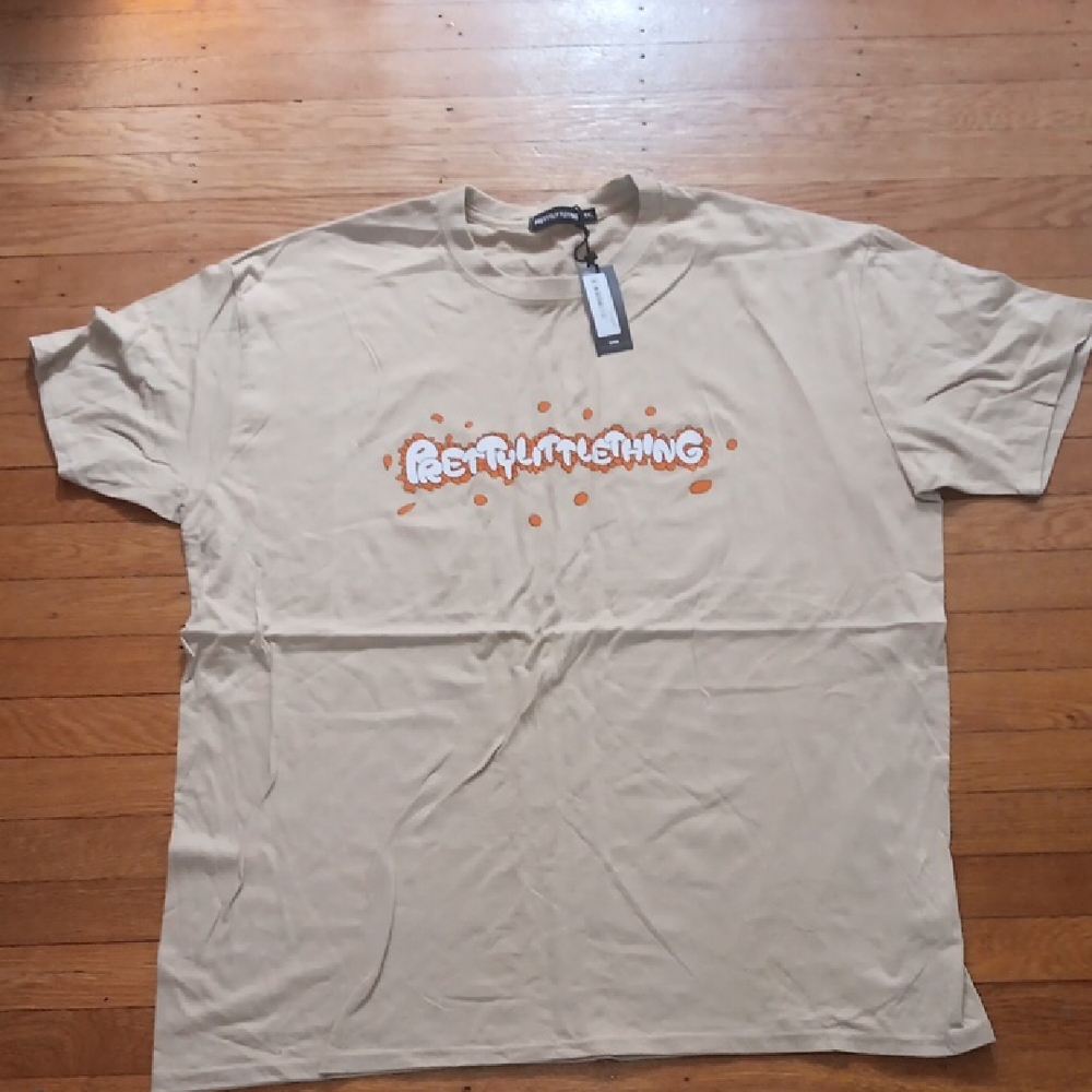 PrettyLittleThing Men's Beige Tee with Orange Logo